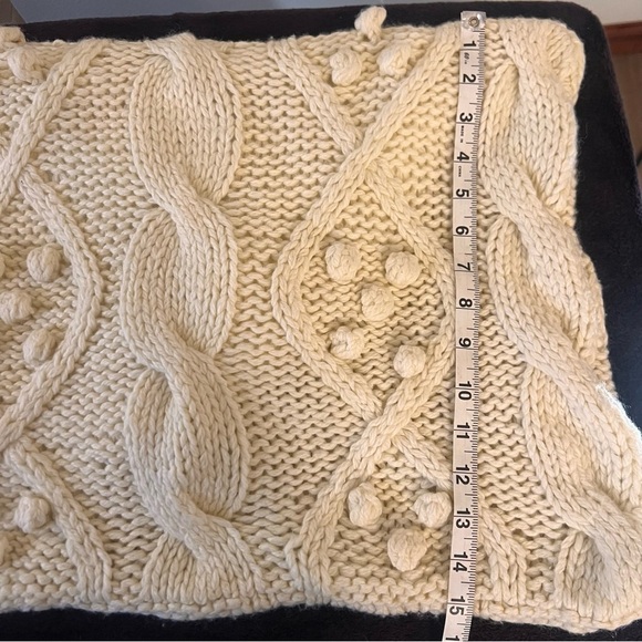 Pottery Barn Cream Sweater Pillow Shams Set, Zipper closure, soft. 2 Shams 16x26 - Picture 3 of 10
